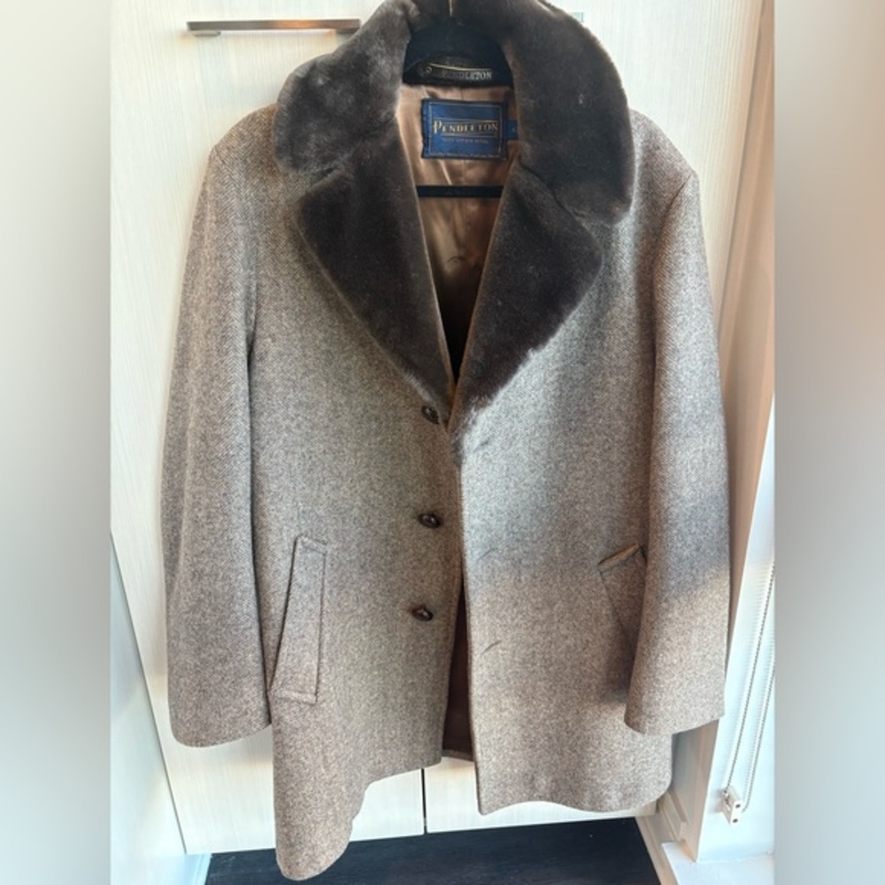 PENDLETON vintage faux fur trim men’s pea coat herringbone wool
